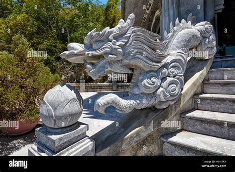  The Dragon and the Phoenix Embrace! A Deep Dive into Sixth-Century Vietnamese Sculpture